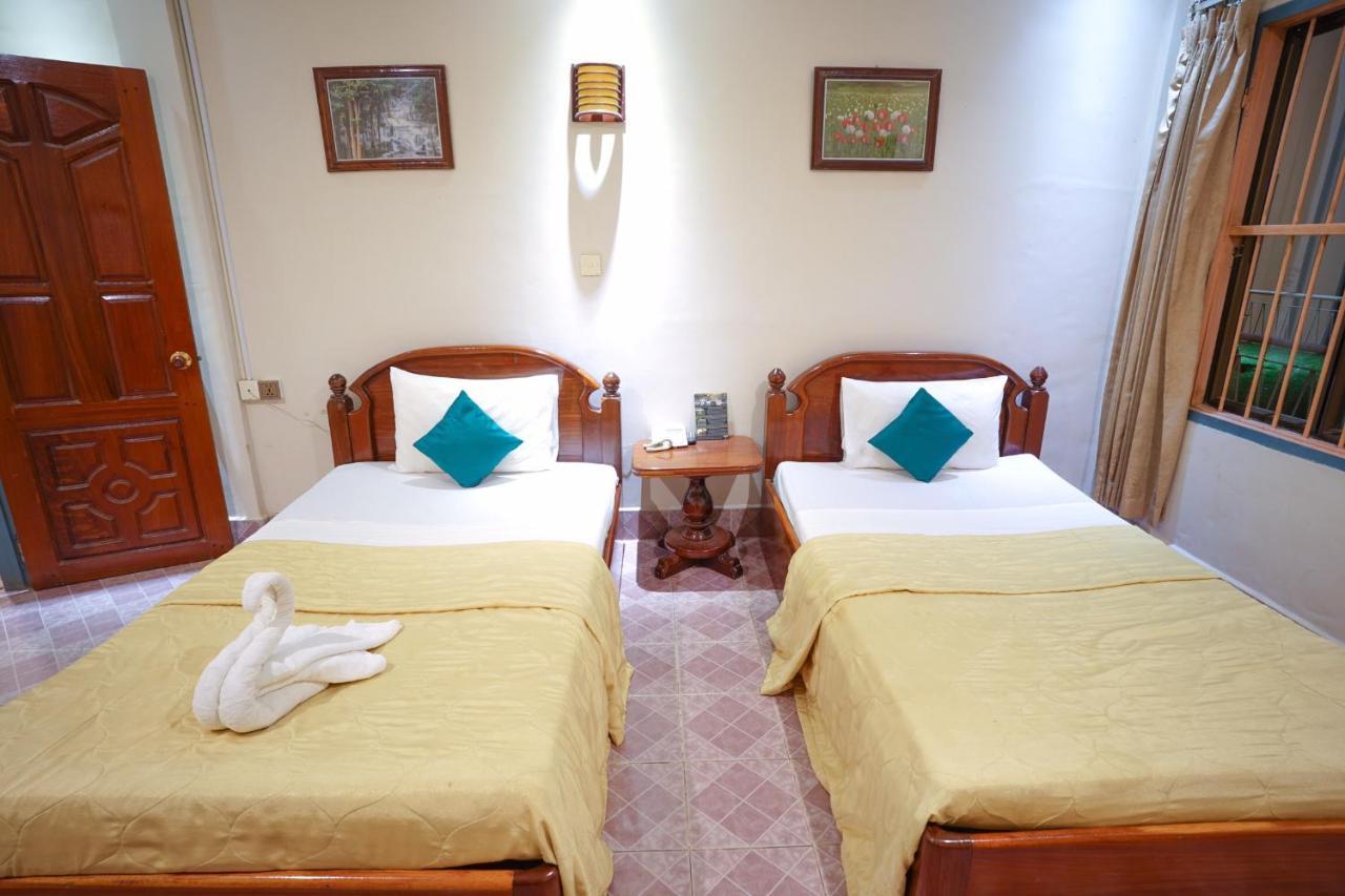 Royal Hotel باتامبانغ المظهر الخارجي الصورة
