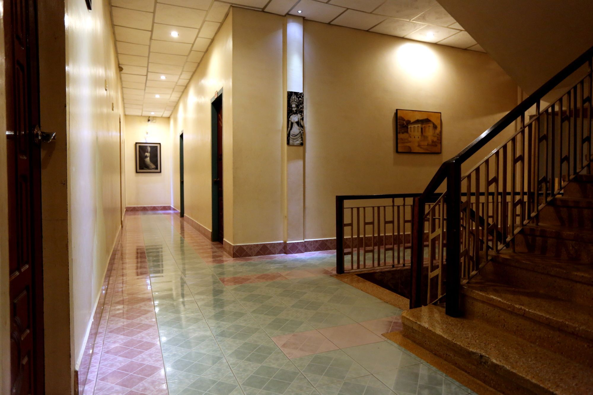 Royal Hotel باتامبانغ المظهر الخارجي الصورة