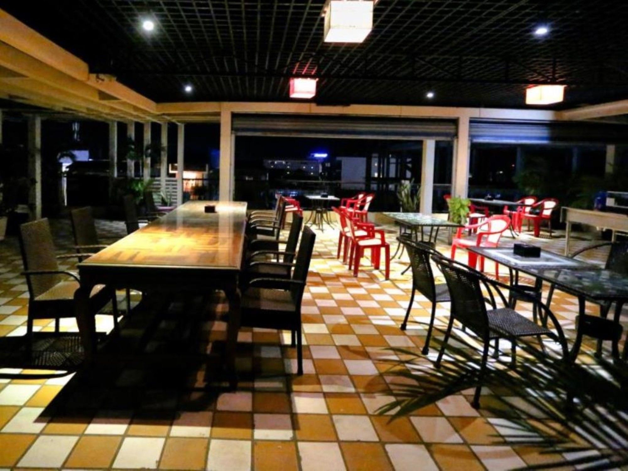 Royal Hotel باتامبانغ المظهر الخارجي الصورة