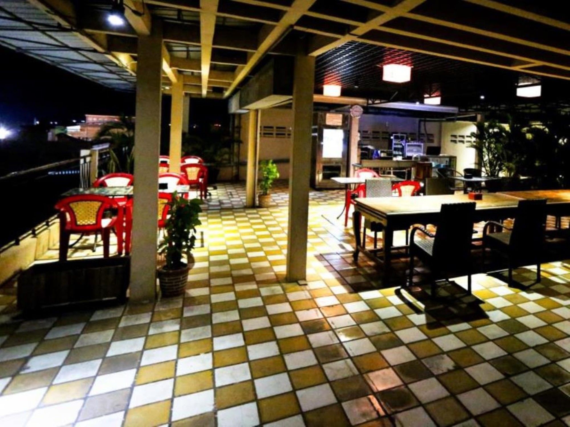 Royal Hotel باتامبانغ المظهر الخارجي الصورة